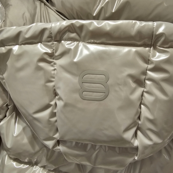 ✨SOLD - Gloss white super Puff short - Picture 3 of 11